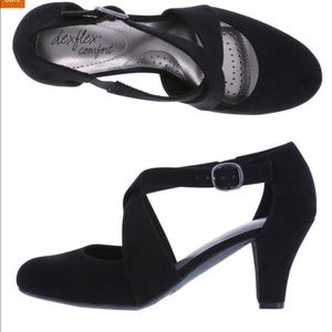 Criss Cross Strap Pump